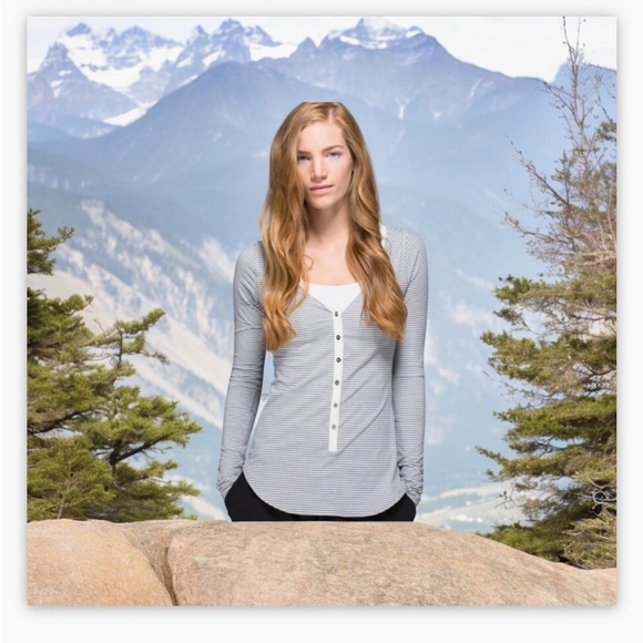 lululemon athletica Tops - LULULEMON AWESOMA HENLEY 
HYPER STRIPE SLATE GHOST LONG SLEEVE RULU -EUC-Sz6 🙏​